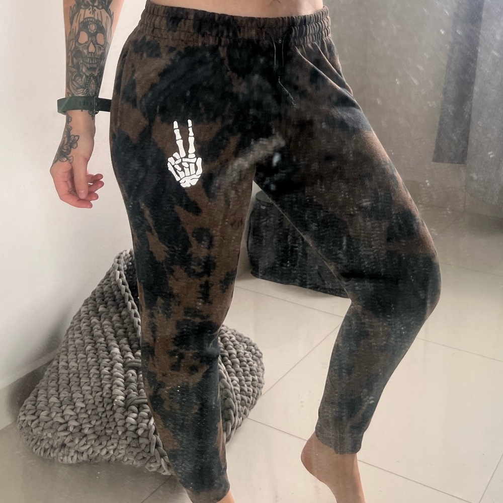Sweats with skull